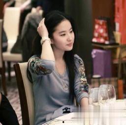 娱乐圈吃瓜博主女孩视频